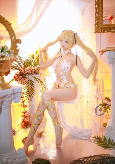 美女脱得一干二净