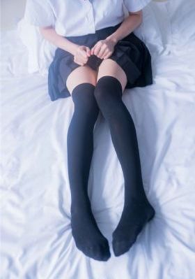 龙纹身的女孩