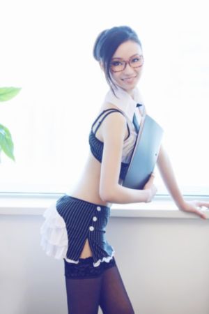 新人女秘书在线