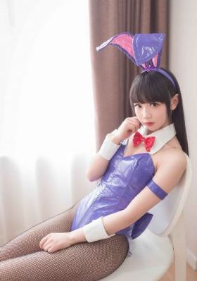 赤裸红唇